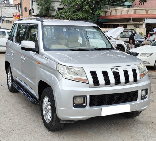 mahindra-tuv300-t8-7str-big-1